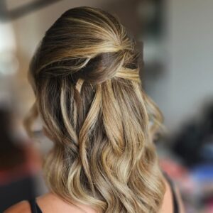 Emma Dumont, maquilleuse et coiffeuse professionnelle à Lyon, pour les mariages de particuliers