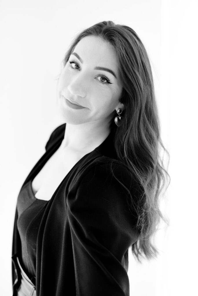 Emma Dumont, maquilleuse et coiffeuse professionnelle à Lyon