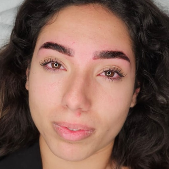 Maquillage permanent des sourcils à Lyon par Emma Dumont, experte Em’maquillage - Browlift, après