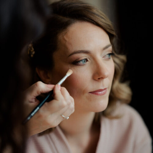 Emma Dumont, maquilleuse et coiffeuse professionnelle à Lyon, pour les mariages de particuliers