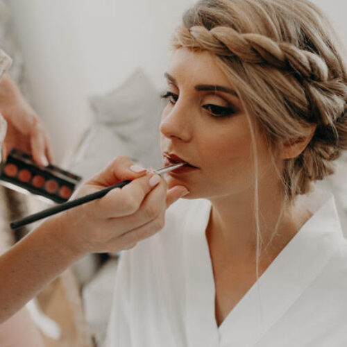 Maquilleuse professionnelle mariage à l’œuvre – Emma Dumont Maquilleuse professionnelle mariage à l’œuvre – Emma Dumont