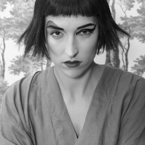 Emma Dumont, maquilleuse et coiffeuse professionnelle à Lyon, pour les évènements professionnels Emma Dumont, maquilleuse et coiffeuse professionnelle à Lyon, pour les évènements professionnels